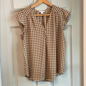 Carolina Belle Women's S Tan Geometric Cap Sleeve V-Neck Half Button Blouse